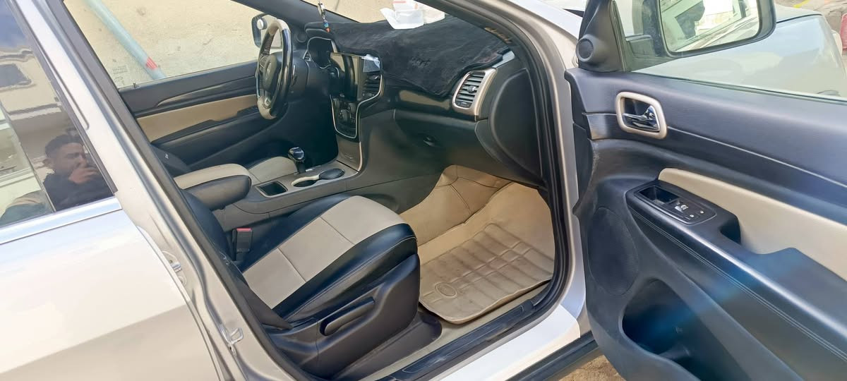 سلام عليكم  جيب لاريدو لبيع
المديل 14
حادث مال امريكه بس  دعاميه 
اثر حادث بلعراق جاملغ وباب بدون دواخل 
السياره بسمي تحويل ثاني يوم مناقصة اي شي
حساساعت خلفيه 
كشنات جلد لونين 
شاشه جبيره 
حداديه 90 /100
باتري توني بدلته الساياره جاهزه 
السعر 175 وبيها مجال قليل 
الهاتف ***********
رقم السياره بغداد 
مكان السياره ناصريه مركز
