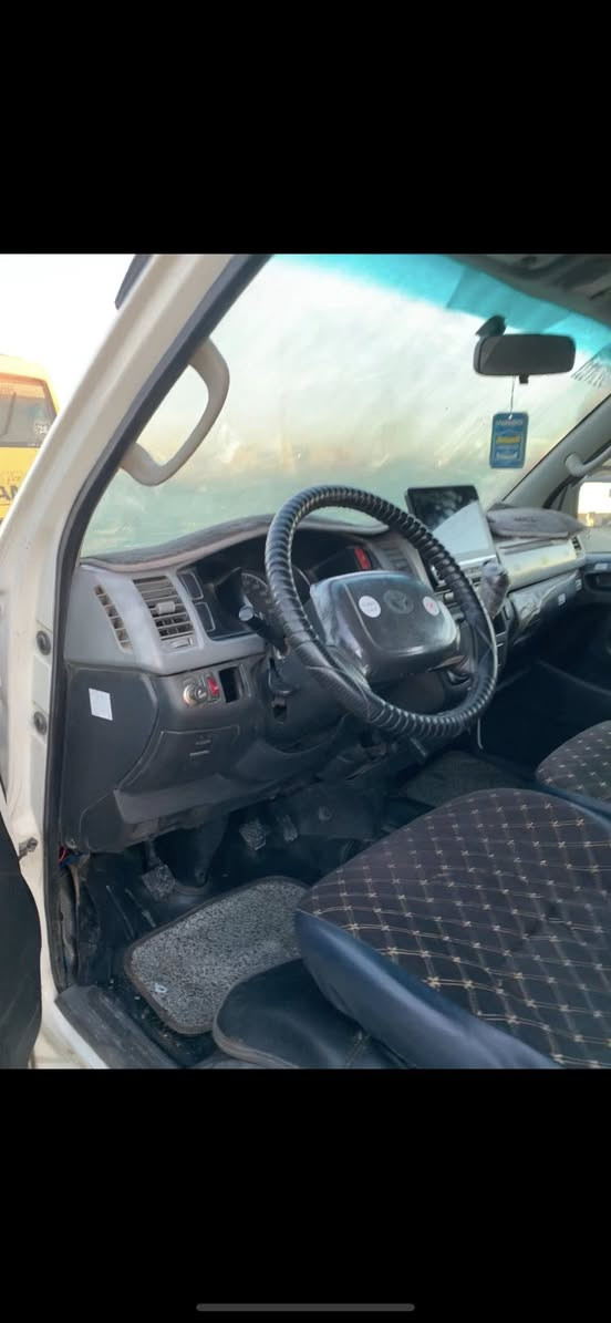 هایس 2009
گیر مەکینە اکسن بەشەرت
کەمەک بویاخی هەیە لای سایق  
سحر١٨٣مەجالەکی برایانە
***********
