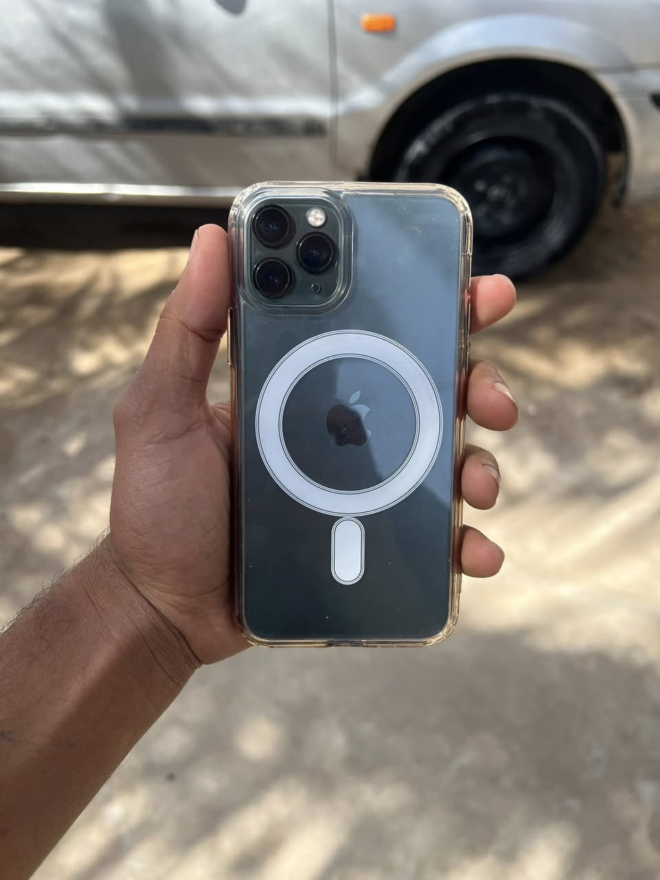 ١١ برو نضيف كلش وتر ما بدل بي شي بطاريه ٨٠ ذاكره ٢٥٦ تخطي حدثته وصار هيج ليفيده يجي خاص سعره مناسب  ***********
