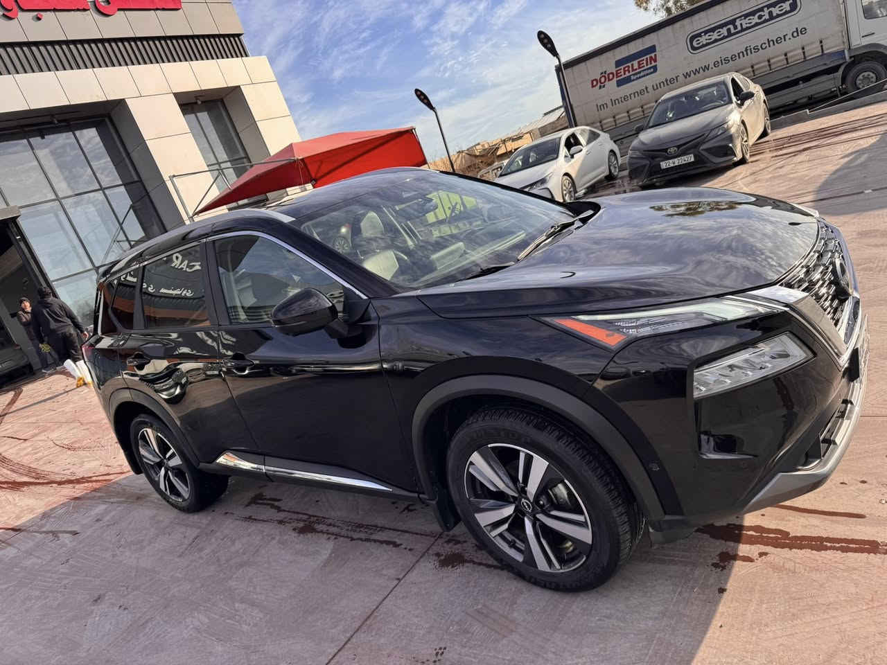 نيسان روج شكل جديد
موديل 2022
مواصفات SL فول 1/1 🐎
***********
ماشي فقط20 الف  ميل 

رادار وحجر اكزوز كله شرط بدون اي نقص

مكينه 1500 تيربو اقتصادي و قوي جدا

مواصفاتها 
1.بصمة تشغيل عن بعد تبريد وتدفئة عن بعد 
2.  5 كامرات. 
3.  بانوراما 
4.رادارات / رادار امامي /رادار جانبي /رادار خلفي
5.حساسات امامي / حساسات جانبي   
6. كشنات خزن    ‏
7. كشنات كهرباء . 
8. كشنات جلد .
8.كشنات هيتر امامي و خلفي
9.  ‏ستيرن هتير.                                                   
10.كشنات كهرباء
11. مري قلاب وهيتر
12.تبريد قطعتين .
13. دفع رباعي AWD
14.اوتوهولد . 
15.يدات نيكل . 
16ويل كروم 19
17.صندوك كهرباء 
18مسجل ناطق 
19.. ايوكس وبلوتوث  و USB يعمل مع نظام ABS الابل والاندروير .
20.نيكل اسفل الابواب
21.بلاجكتورات 
22 .نوع سماعات BOSE
23.حمالات فوق السقف
24.نقطه عمياء
25.مراة تعتيم
26.اشاراة بالمراياة الجانبيه                                     
27. فول تحكم ستيرن                                             
28. كير أوتو + عادي.                                              
29. ستيرن هيتر
30-اوتو بريك.                                                         
31. بريك بصمة.                                                      
‏32-Led .+  زينون
33-شاشه كبير
34- داخل  جلد                                               
35. نضام قياده أيكو + سبورت + نورمل + سمارت 
36. مثبت سرعه
37. تحديد مسار 
38. دمامات صوت بالدشبول وبالصندوق 
39.لايت بلادي Led +  زينون ‏دبل زينون اصلى . 
40. رادار الخطوط البيضاء 
‏41- AUTO HOLD
وبعد بيها موصفات اخري

الحادث صفح فقط بابين وتبديل شركة يعني بدون صبغ
رقم اربيل جديد 
واتساب
***********
اتصال رقم او واتس اب 
مكان اربيل
