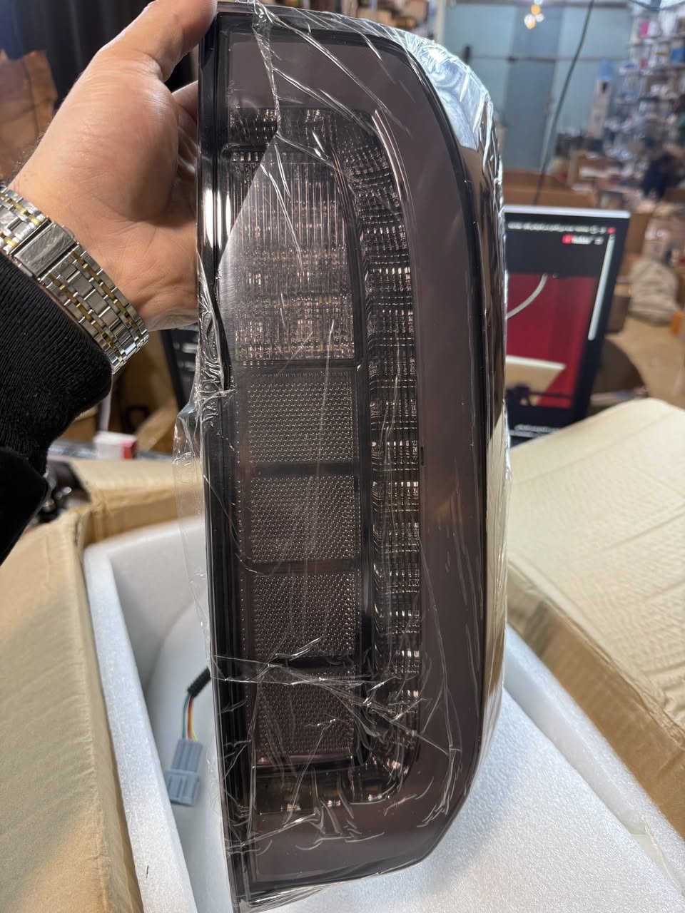 بكلايتات باجيرو جديد لوك يرهم من موديل 2006 الى 2012
الي ينطي اعلى سعر ياخذهن 
بكلايتات معدل عليهن من الشركه كله LED


**إذا كنت صاحب هذا الإعلان وتريد حذفه لأي سبب، رجاءا أرسل رسالة إلى الدعم الفني**