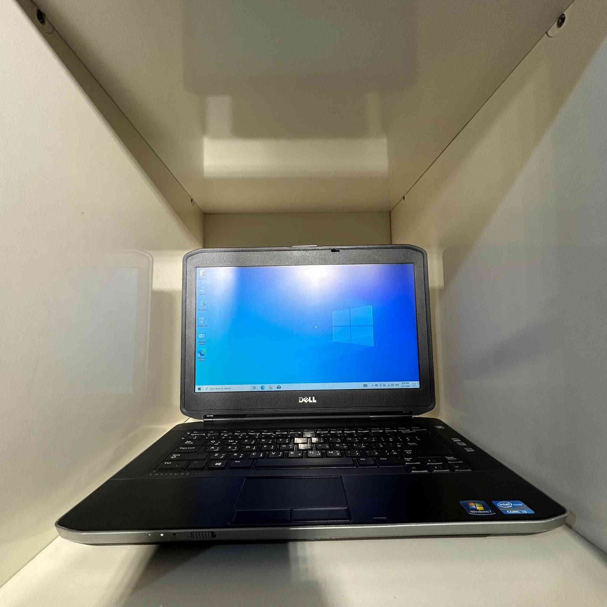 ‏💻 Dell Latitude E5430 | عملي ومتين للاستخدام اليومي 💻

إذا تريد لابتوب بسيط وموثوق للإنترنت، الدراسة، الأعمال المكتبية، ومشاهدة الفيديو…
Dell Latitude E5430 خيار اقتصادي ومناسب للاستخدامات الأساسية 👌

⸻

⚙️ المواصفات التقنية:
 • 🔹 المعالج: Intel Core i3 الجيل الثالث M
3120M | سرعة 2.5GHz
 • 🔹 الرام: 4GB DDR3
 • 🔹 التخزين: 250GB HDD
 • 🔹 كرت الشاشة: Intel HD Graphics 4000
حتى 2GB مشترك
 • 🔹 الشاشة: 14 إنچ
دقة HD+ مناسبة للاستخدام اليومي

⸻

🖥️ النظام:
 • Windows 10
مستقر وخفيف على الجهاز

⸻

🔌 المنافذ والتوصيلات (نقطة قوة الجهاز):
 • منفذ طاقة
‏ • HDMI لتوصيل الشاشات الحديثة
‏ • VGA لتوصيل الشاشات والبروجكترات القديمة
 • منفذ إيثرنت (LAN RJ45)
 • 🔹 3 منافذ USB:
 • USB 2.0 واحد
 • USB 3.0 عدد 2 (أحدها مشترك مع eSATA)
 • منفذ eSATA / USB 3.0
 • قارئ بطاقات الذاكرة SD Card
 • منفذ سماعة رأس / مايك
 • قارئ أقراص DVD مدمج
 • موصل Docking Station لقاعدة الإرساء المكتبية

⸻

🎁 الهدايا المرفقة:
 • 🧳 حقيبه
 • 🔌 شاحن
 • 🖱️ ماوس واير ضوئي
 • 🖤 ماوس باد Razer
 • 🎧 سماعات أذن
 • 📱 ستاند هاتف

⸻

🚚 التوصيل والضمان:
 • ✅ توصيل مجاني لكل العراق
 • ✅ ضمان استبدال فوري 7 أيام
 • 📦 الجهاز يوصلكم داخل بكج مغلّف ومحمي بعناية

⸻

💰 السعر:

95,000 دينار عراقي فقط

سعر اقتصادي جداً مقابل جهاز متين ويؤدي الغرض 👌
مناسب للطالب، الاستخدام المنزلي، أو جهاز احتياطي. بغداد, العراق


**إذا كنت صاحب هذا الإعلان وتريد حذفه لأي سبب، رجاءا أرسل رسالة إلى الدعم الفني**