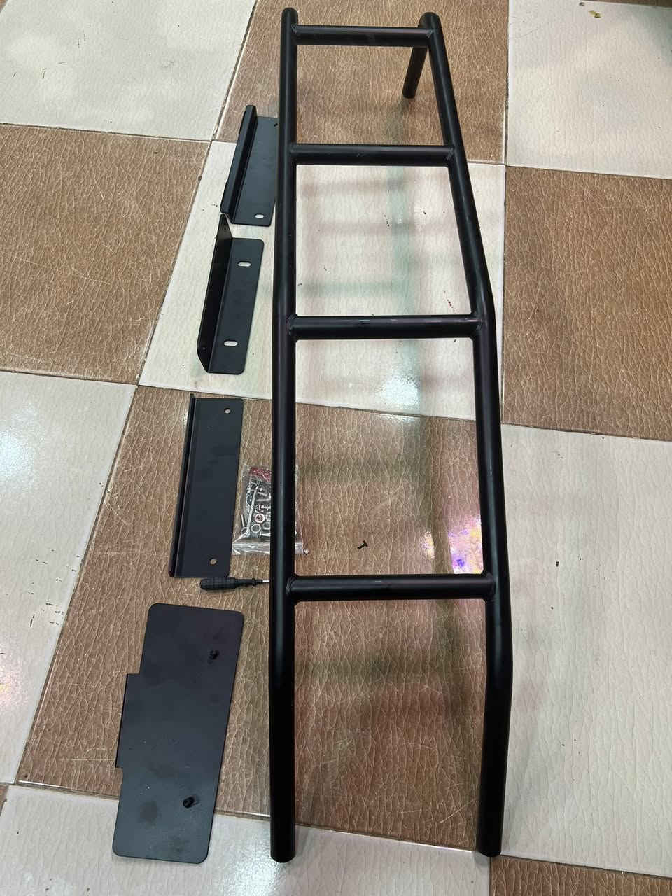 سلام عليكم اخواني 
درج باب خلفي تيوتا فورنر
قطعة جديدة كامل ملحقات السعر 
فقط 50 الف 
يوجد توصيل جميع المحافظات 
***********
