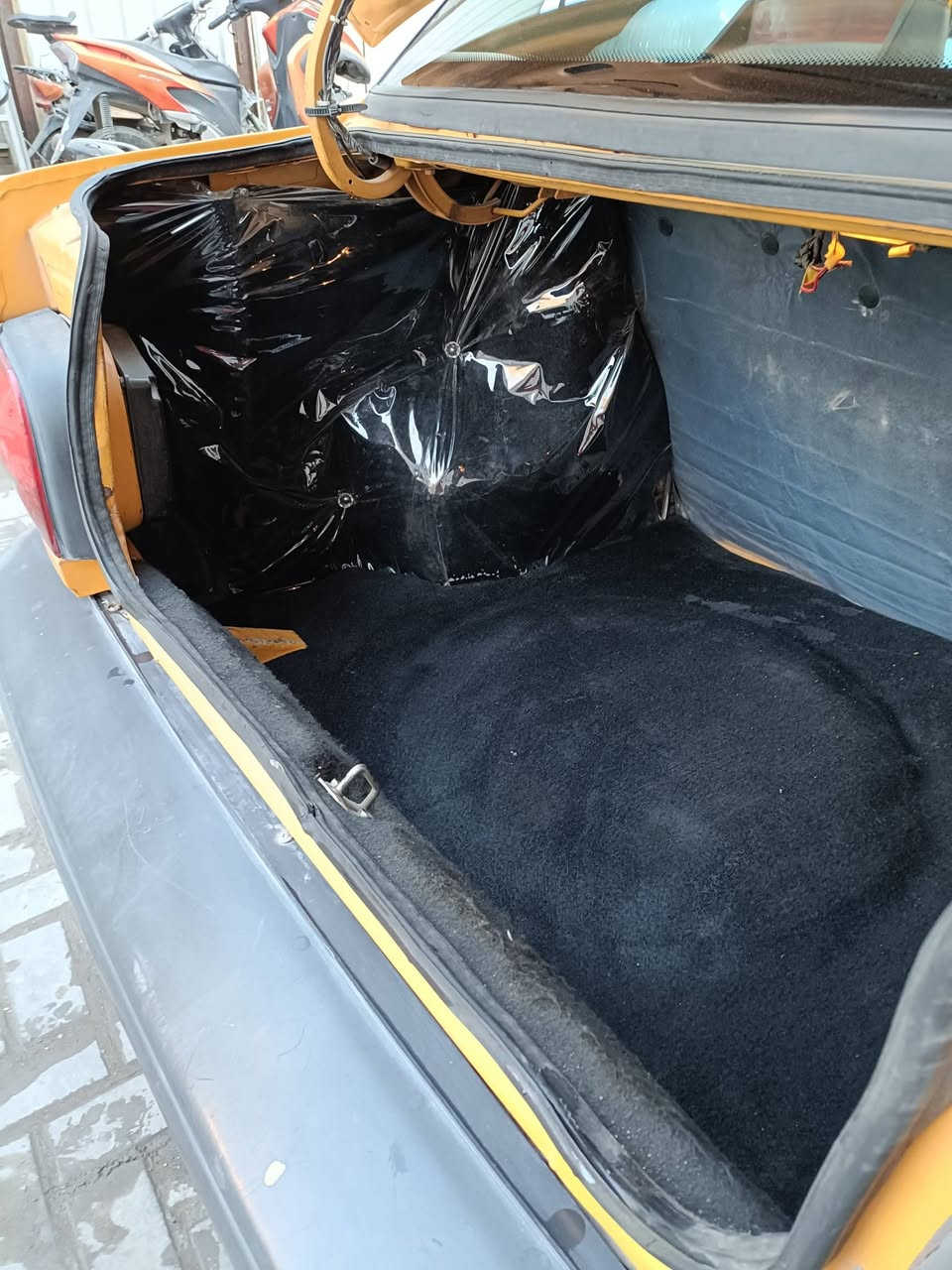 يا الله سلام عليكم شباب سايبه للبيع موديل 18 سياره بيها بس دوسه صبغ الباقي كله كفاله جديده بمعنى الكلمه مكينه كير مقفولات شواصي مقفوله سياره نصبتها حلوه سياره ماشيه 100 حقيقي سياره باسم ثاني يوم احول لك تستلم صافي سعر 50 وبيها مجال مكان الحريه هذا الرقم ***********
