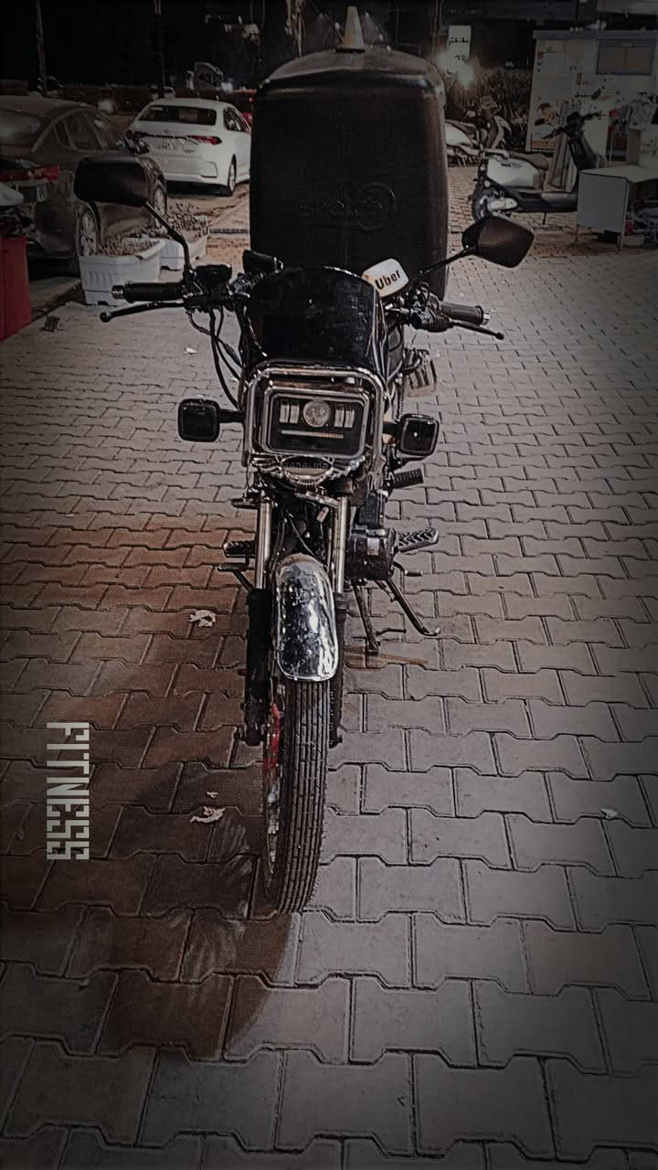 سلام عليكم دراجة ايراني ضاغطة وزنجيل  للبيع موديل 2026 مكفولة شخط ما بيهة ما بيهة اي نقص كلة شغال السعر 950 وبيهة مجال الدراجة جديده ولتكل تغني لين سعر ازيرو 1250 لين ضاغطة  مكاني بغداد العضمية ***********
