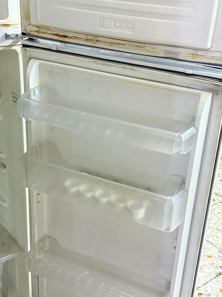 البيع ثلاجات عدد2وحده جبيره وحده صغيره ***********
