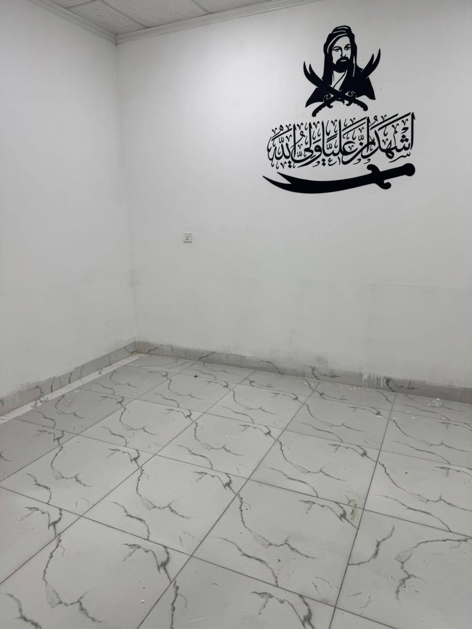 بيت 100متر طابو سكني صرف طابق واحد  ارضية بورسلين كامل مع الحمامات سيراميك وسقف ثانوي خطين ماء خطين كهرباء قريب شارع العام جدا تدفع 27 مليون والباقي 150بالشهر قسط مصرف اسكان اهم شي عندك كفيل 
حي الموظفين خانقين ديالى 
***********
