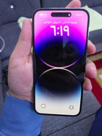 اي فون لبيع ١٤بروماكس.    ذاكره ٢٥٦جهاز نظيف وغراضه كامله 07700428948