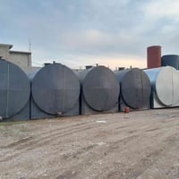 للبيع خزانات وقود حديد   و خزانات ماء مغلون السعه ١٠٠ الف لتر  استفسار...