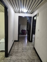 شقه مجمع٥ السيديه طابق وسط ٢نوم وخدمات نظيفه جدا مطلوب عائله صغيره مرت...