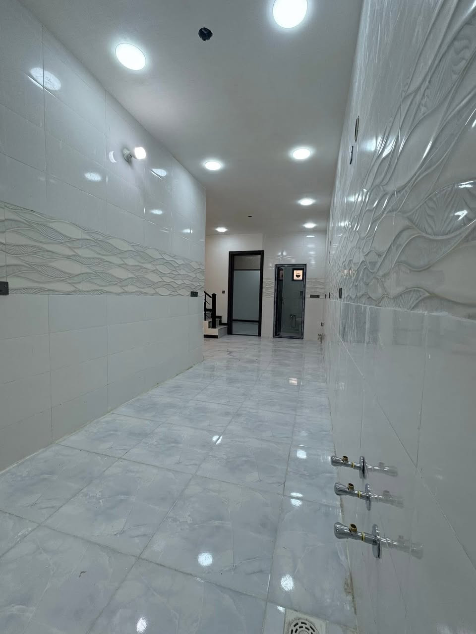 دار للإيجار ١٠٠ متر
في مجمع العدل الاول طابقين 

يحتوي على ثلاث غرف نوم و حمامات عدد ٣

ومطبخ واستقبال وصاله 

للاستفسار ***********
