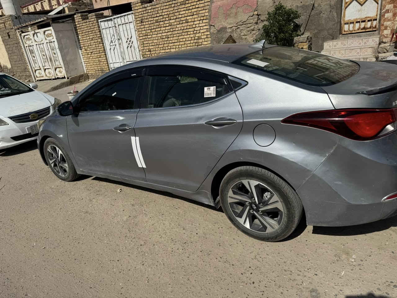 السلام عليكم النترا 15 امريكي مكينه 2000 دوش 
رقم ذي قار ب اسمي سنويه 28 ماشيه 145 
ضررها بنيد مبدل و جاملغ وبيها شويه بارد بالجنطه 
بيها البنيد بدايه جراد و الجنطه جارده السياره الباقي مكفول بدون دواخل مكينه كير حداديه تبريد كله بشرط 
السعر 100 وبيها شويه مجال 
***********
