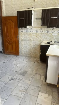 دار للايجار   الموقع/ حي الصحة يبعد 50 م عن الكورنيش   المساحه/130 م  ...