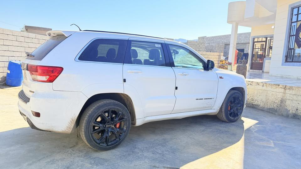 جيب ٢٠١٣ اس ار تي ٨ فول مواصفات خليجي
فتحت سقف
ستين هيتر
كشانه كلهن هيتر 
انضمت قياده
كشن خزن
مشيه ٩٩
كفاله عامه كلين 
 طخم تاير صدر جديد تدفئه تبريد رقم دهوك شرط التحويل محرك 6400 هيمي شرط كير شرط السعر ١٩٠وبي مجال العنوان صلاح الدين بيجي 
يرهم مراوس حسب القناعه
***********
