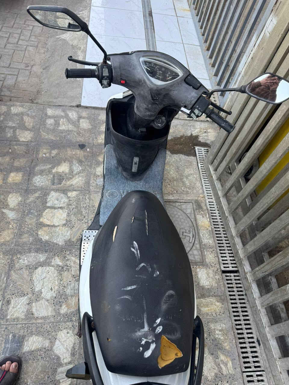 سلام عليكم درجة ماكس عدلة للبيع دراجة نضيفة تايرات جديد ويل كاب تجفيت جديد عند الفيتر ابو الكبر السعر 700الف العنوان ام الكبر و الغزلان قرب افران الزهراء للستفسار الرقم *********** يوجد وتساب
