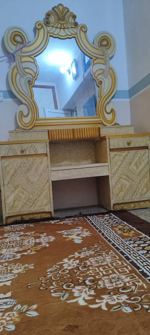 غرفه نوم للبيع نظيف كلش ومستعمل قليل جدا أقل من سنه ***********
