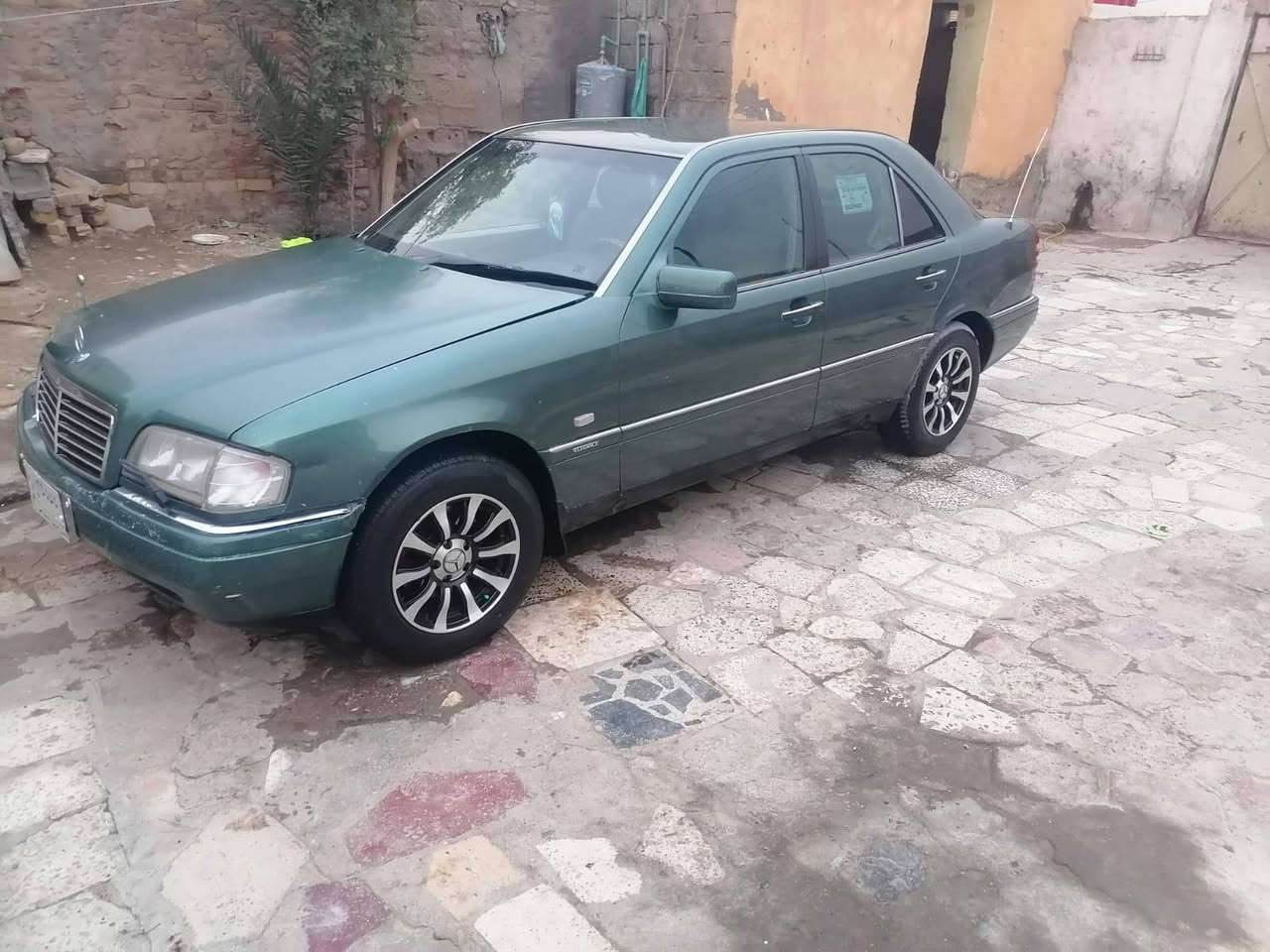 السلام عليكم سياره مرسيدس موديل 94 مكينه وكير اربعه سلندر خراطيم ماكينه وكير  حداديه وتخم تاير جديد رقم صلاح الدين للبيع والمراوس حسب القناعه الاستفسار اكثر على هذا الرقم***********
