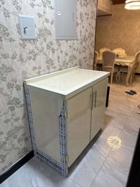 كاونتر الالومنيوم للبيع، الحجم متر بمتر. نظيف جداً وبحالة ممتازة ومثل ...