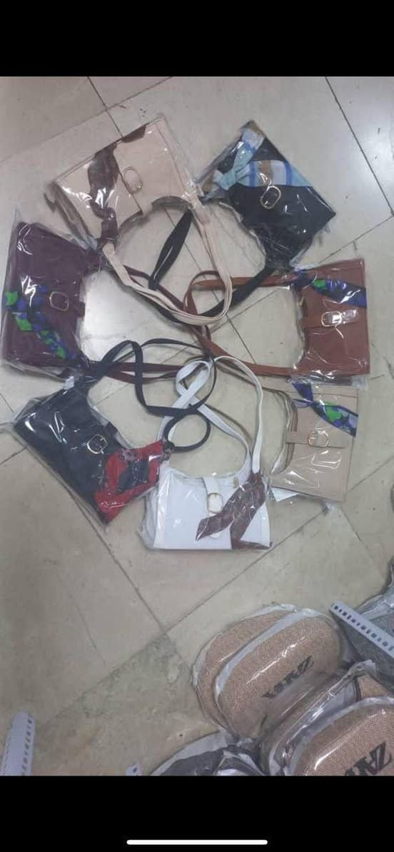 حقائب نسائية كوالتي عالي موديلات تجنن والأسعار مناسبه السعر القطعة 5الاف وأيضا متوفر جمله الأسعار مناسبة متوفر توصيل الجميع محافظات العراق بس 5الاف التواصل معنا ع واتساب ***********
اساعو بالحجز قبل نفاذ كميه محدودة السبب الوضع حدود مسدودة ماكو اي بضاعة اهل البيجات او محلات اخذو قبل العيد
