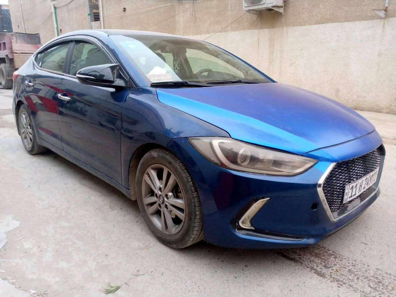 النترا موديل 2017 محرك 2000دوش رقم بغداد الجديد الانكليزي  تبديل جاملغ امامي فقط بدون دواخل وصبغ قطعتين والسونار مرفق مع الصور تخم تاير جديد. شاشه وكامره خلفيه وتحكم ستيرن جهتين و انظمه قياده السعر 115 وبيهه مجال بسيط مكاني الغزالية الاتصال***********
