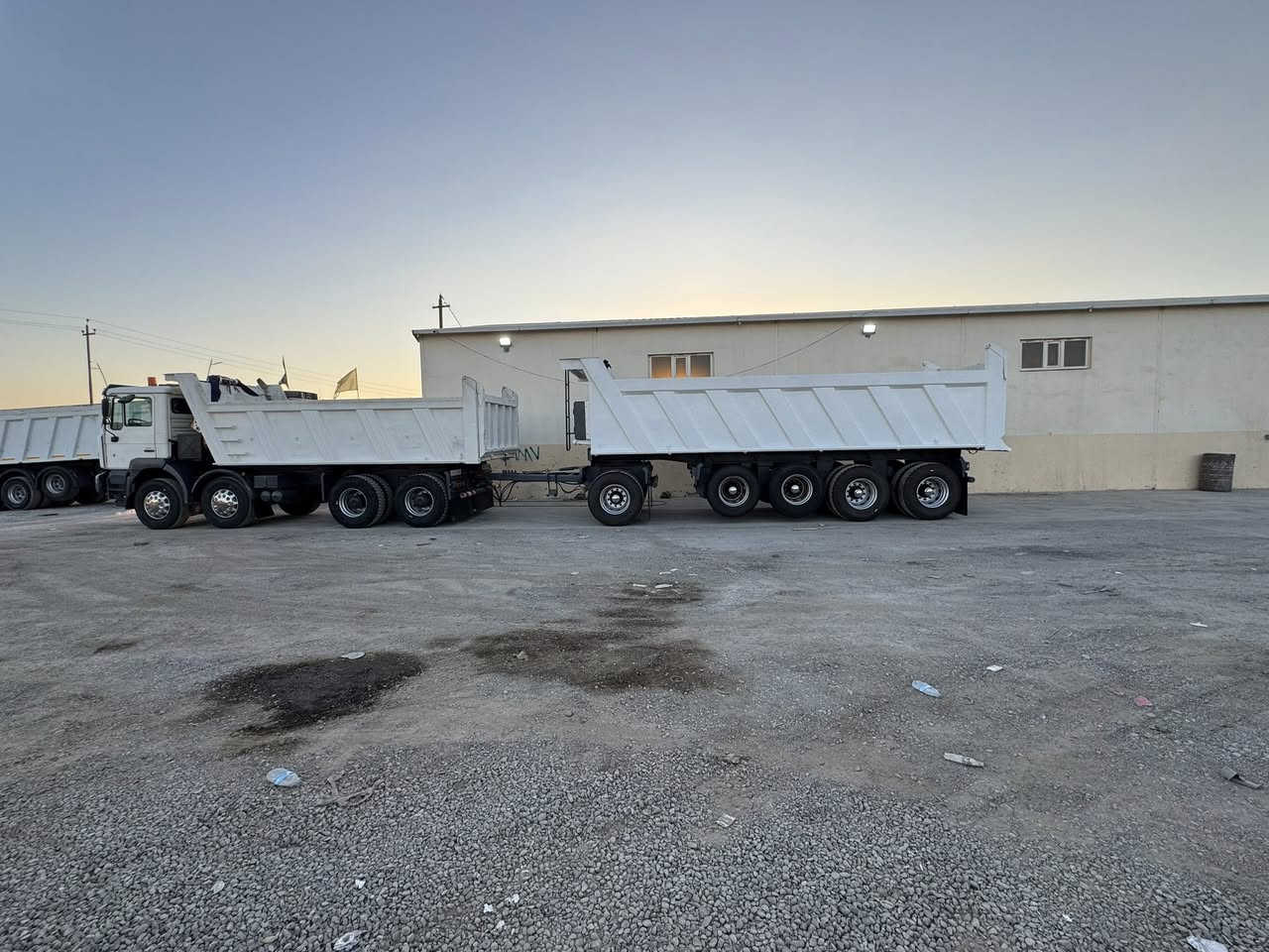 مان صقر قاطرة ومقطوره 2002 مكينه 410 مجموعه جي اف شاصي عالي مكفول تدفئة تبريد سنويه وهزة جديد سليمانية 3 لوحات باسمي 
مقطورة تفصال 2025 گاعية 8 قطعه وحدة وصفاح 6 
فارغ السياره 26 طن 
***********
