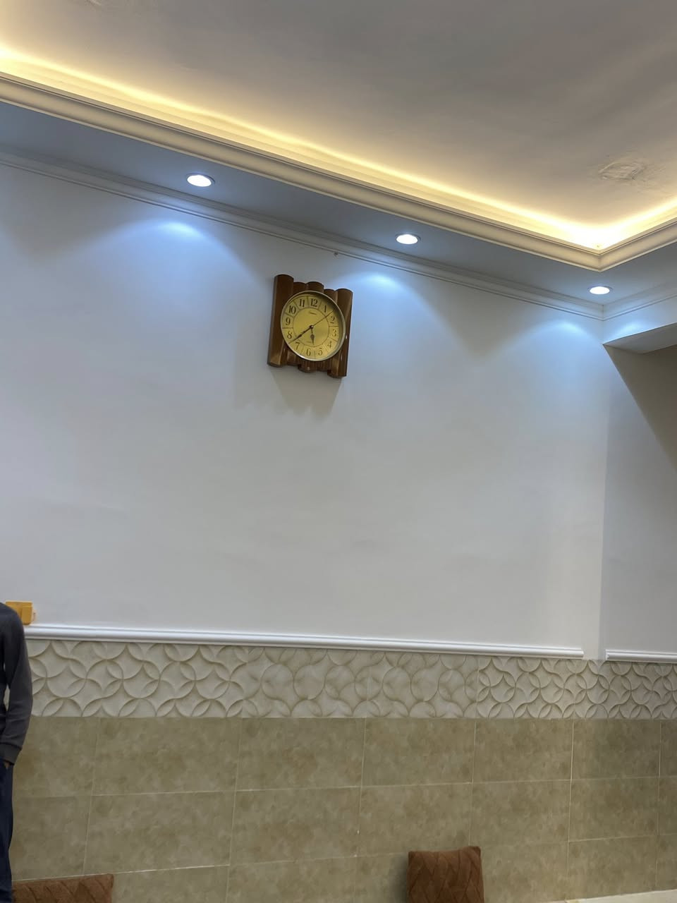 السلام عليكم من رخصة الادمن بيت  100 متر 5*20  زراعي بيت بنية قرار محكمة سند 25 البيت فول مواصفات يحتوي علئ 4غرف نوم الطابق الثاني نضام سويتات البيت شغل درجة اولئ للاستفسار ***********
