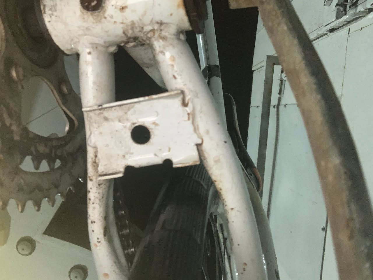 سلام عليكم بايسكل للبيع نوع Fixed Gear البايسكل كلشي بي تمام بس البريك خفيف و البايسكل سرعه و ليسه جبلي السعر 80 و قابل للتغير مستعجل على البيع


**إذا كنت صاحب هذا الإعلان وتريد حذفه لأي سبب، رجاءا أرسل رسالة إلى الدعم الفني**