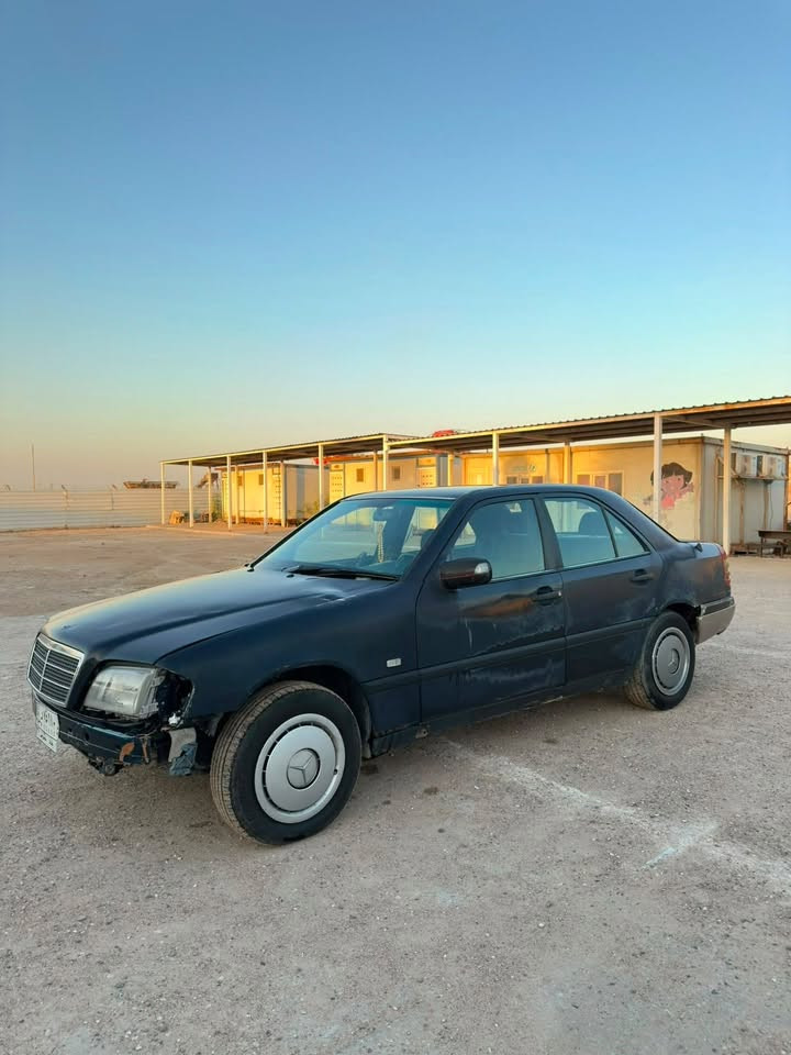 السلام عليكم
مرسيدس c180 مديل 94 

مكينه محور 2.5 مال بطه 

حداديه جيده 

تبريد شغال بس الكمبريسر بي ضعف

السعر 25 وبي مجال قليل حك الجية

للعلم السنوية منتهيه 1/6/2026 صارله شهر من انتهت

‏مكان سيارة بالبصرة الجبيلة

‏للتواصل على الرقم ***********
