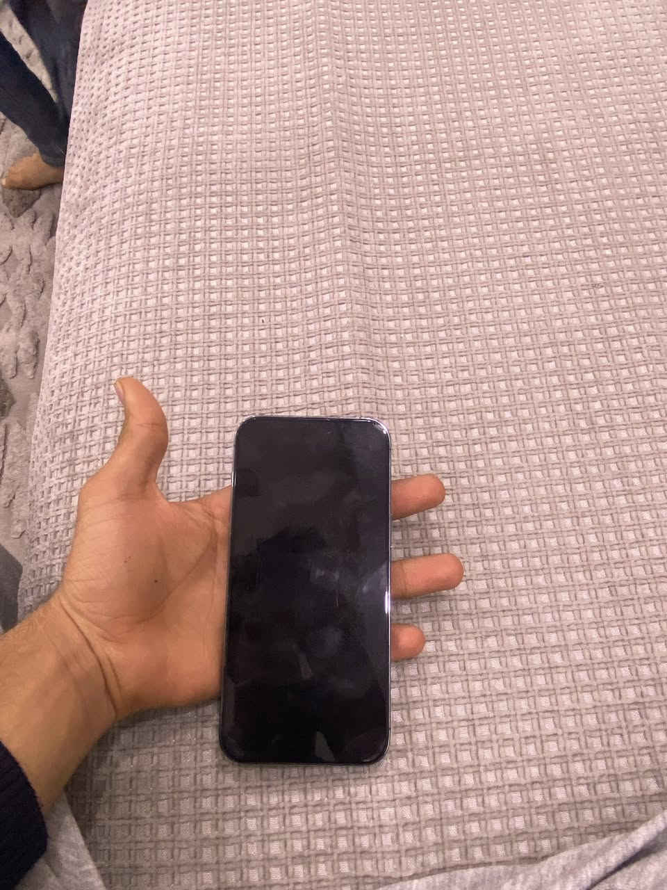 آيفون ١٤ ابرو ماكس جهاز شرق اوسط نضيف بطاريه ٨٤ جهاز ما بي شخط ذاكره ٢٥٦ قيم  بل سعر يلي بالك كارتونه مال جهاز موجوده مع ملحقاتها *********** فقط واتساب
