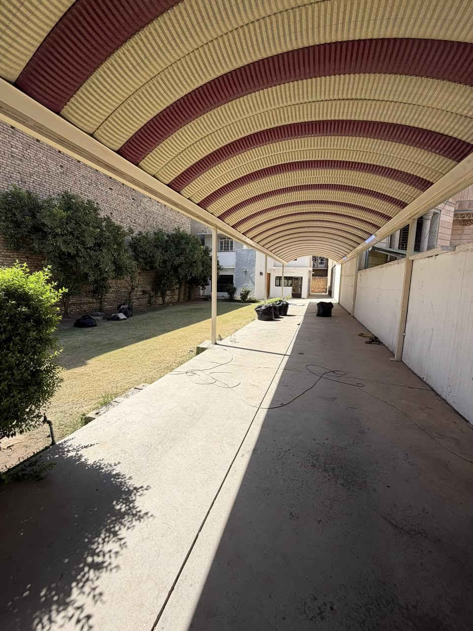 للايجار في السيديه
بيت 🏡 500م تجاري 
يصلح مكتب نائب او حزب او مركز تجميل او اي شي مشابه ذلك 
يحتوي على 5 غرف وصاله كبيره 
حمامات عدد 2 
كراج يسع 5 سيارات 
مقابيله تشجير شارع 15 رصيف 6 م

للاستفسار 
***********
***********
