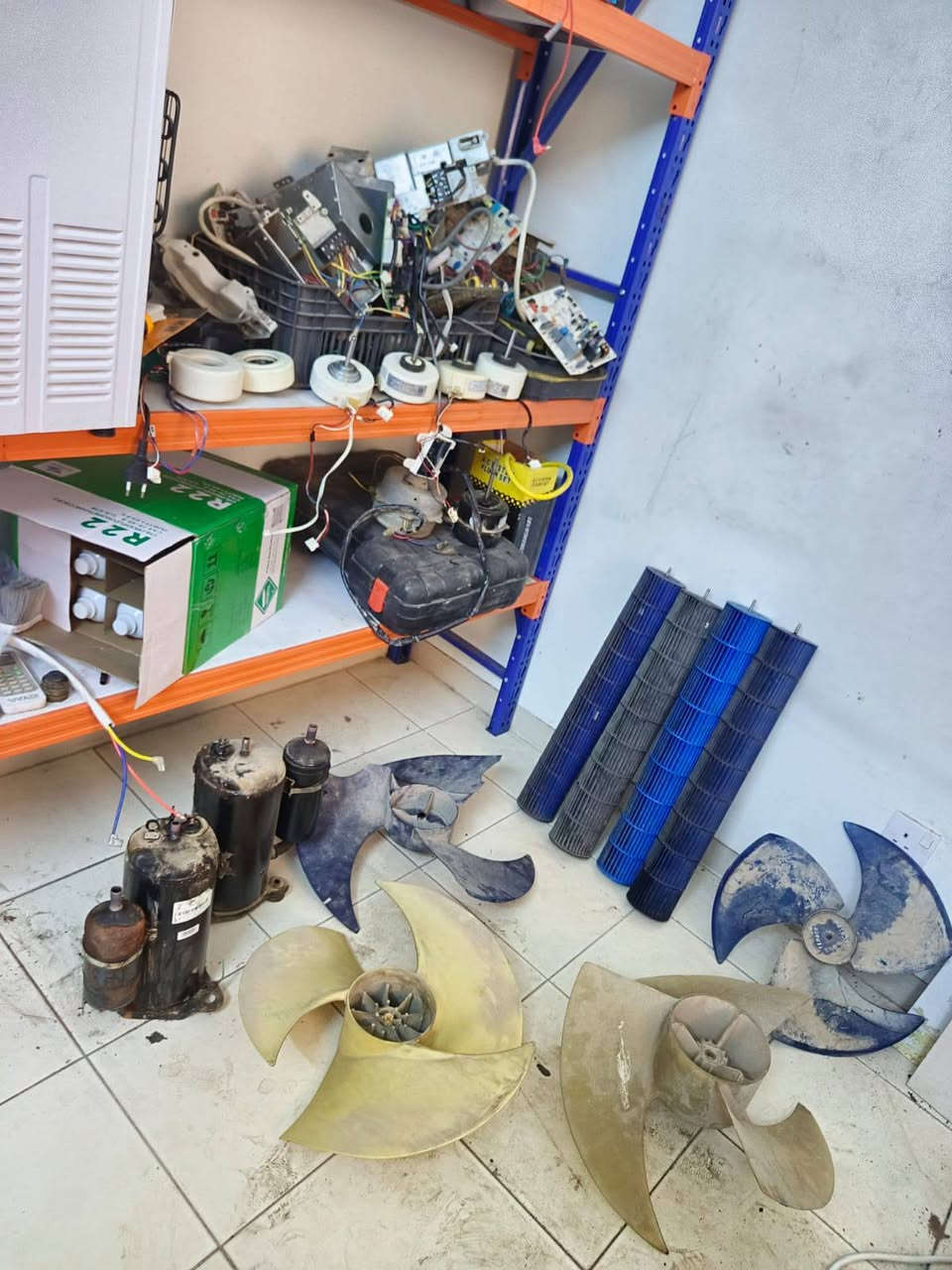 نصب صيانة تجهيز❄️💯❄️💯
متوفرة سبالت جديد نوع اوكيا واحد طن السعر 425
متوفرة قطع داخلية طن ونص اهو الجديد
هاربكس السعر 140
جنرال كولد 125
وادي 175
متوفرة قطع خارجية ميديا ستار /ميديا
قطع غيار للسبالت 
كارتات فان داخلي خارجي 
***********
