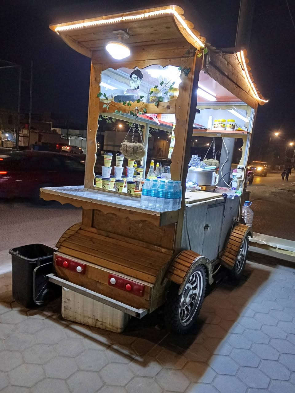 عربانه انتيكه واحد على واحد جماليه ومتانه الحديد ثقيل للبيع السعر 2000000 مليونين دينار عراقي وبيه مجال العنوان البصرة للأستفسار التواصل على واتساب أو على  ماسنجر 
رقم الهاتف ***********
