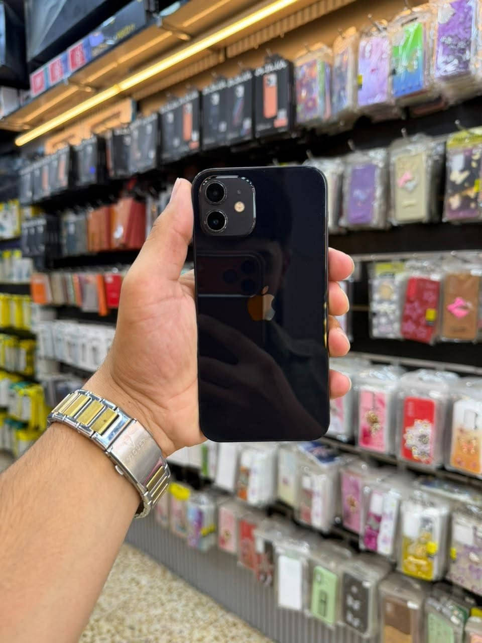 ايفون 12عادي 🖤
🔥السعررنار 185 الف🔥
الذاكره 64🔥
 شاشه مستبدله اصليه✅
بطاريه 76 اصليه✅
سيم 1
بصمه ليسه شغاله❌
ضمان جهاز  +وصل محل👍
توصيل جميع المحافظات 🚕
عنوان محل موصل سوق النبي مقابل خزان ماء📍
       سنترـــM
للاستفسار رقمي بي واتساب راسلني🤳 
***********
