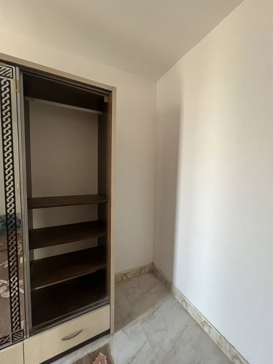 دولابين ملابس بيع مستعجل 🔥
دولاب عدد (٢)باب سحب ويا مراية
نظيف جداً وما بيه أي عيب

📌 بيه جرارتين وجاهز للاستخدام
💰 السعر: ينذكر عند الاتصال

📞 للاستفسار: (***********)

⏰ البيع مستعجل وللجادين فقط
