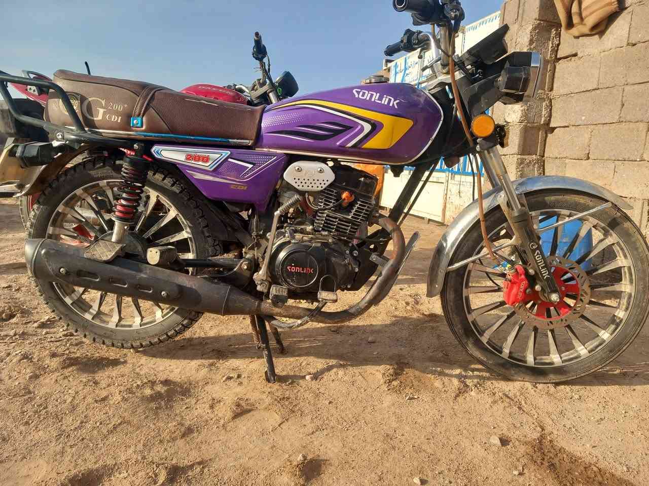 سلام عليكم دراجة سافان محرك 200 ضاقطه  وزنجيل  ***********
