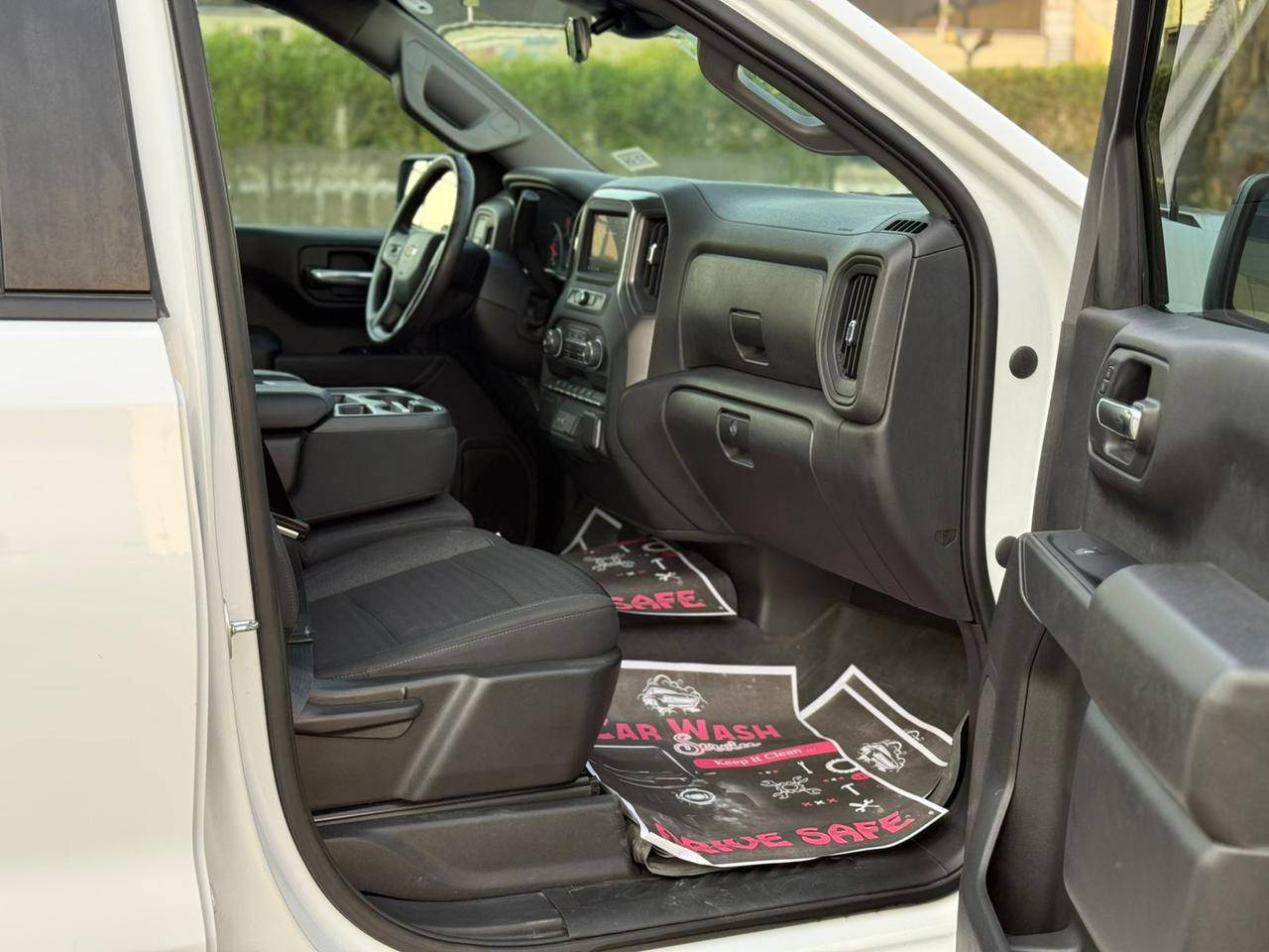 السلام عليكم سلفرادو 2023 باب طويل بدي قصير ضربتهة كلش خفيفه وخلفيه محرك 2700 تيربو اقتصاديه 4 سلندر السياره جاهزه من كل النواحي السعر 245 وبيهة مجال للاستفسار ***********
