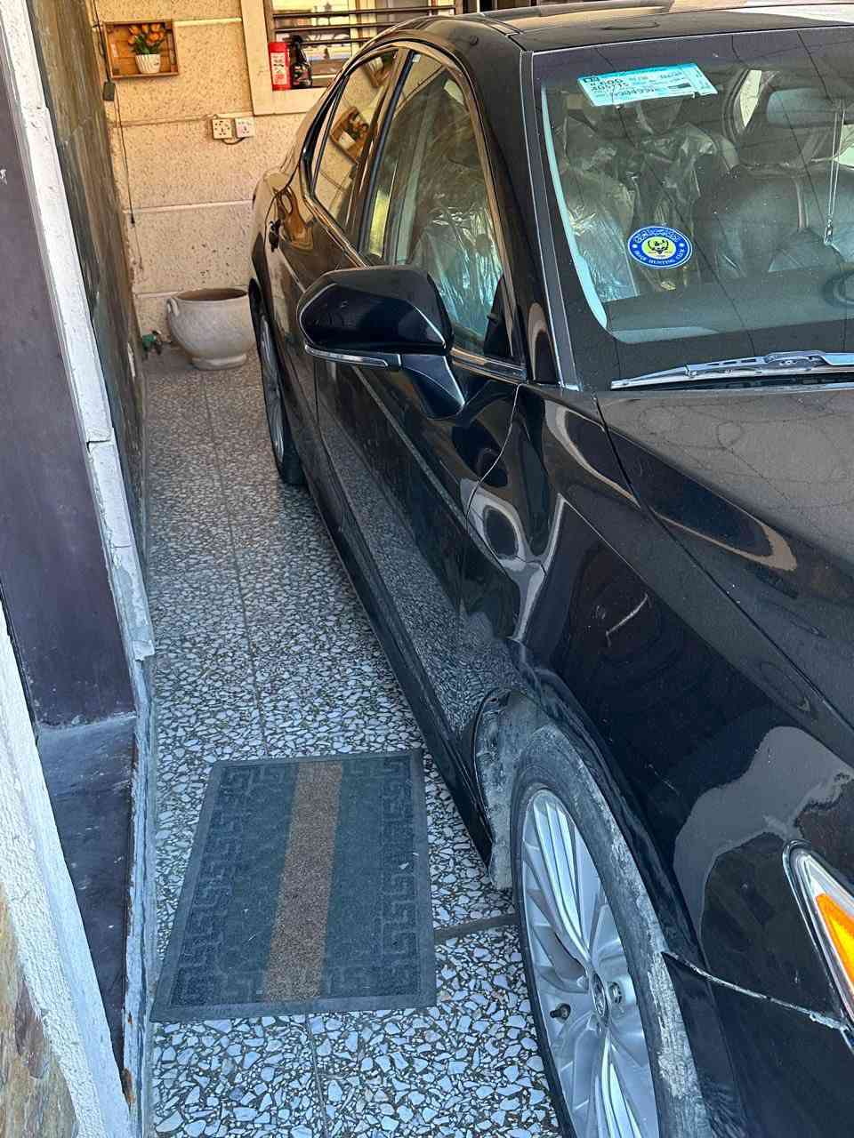 سلام عليكم
كامري وارد امريكي موديل 2018 فئة Xleفول 
المواصفات:
 • فتحة سقف بانوراما
 • مقاعد جلد كهربائية
 • دخول وتشغيل بصمة
 • شاشة وسطية + كاميرا خلفية
 • مثبت سرعة
 • تحكم بالمقود
 • مكيف ثنائي التحكم
 • حساسات
 • نظام أمان Toyota Safety Sense

السعر18800دولار وبي مجال بسيط

ملاحظه تبديل دعاميه الاماميه اصليه يعني صبغ ابلادي
رقم الهاتف ***********
الموقع اليرموك
