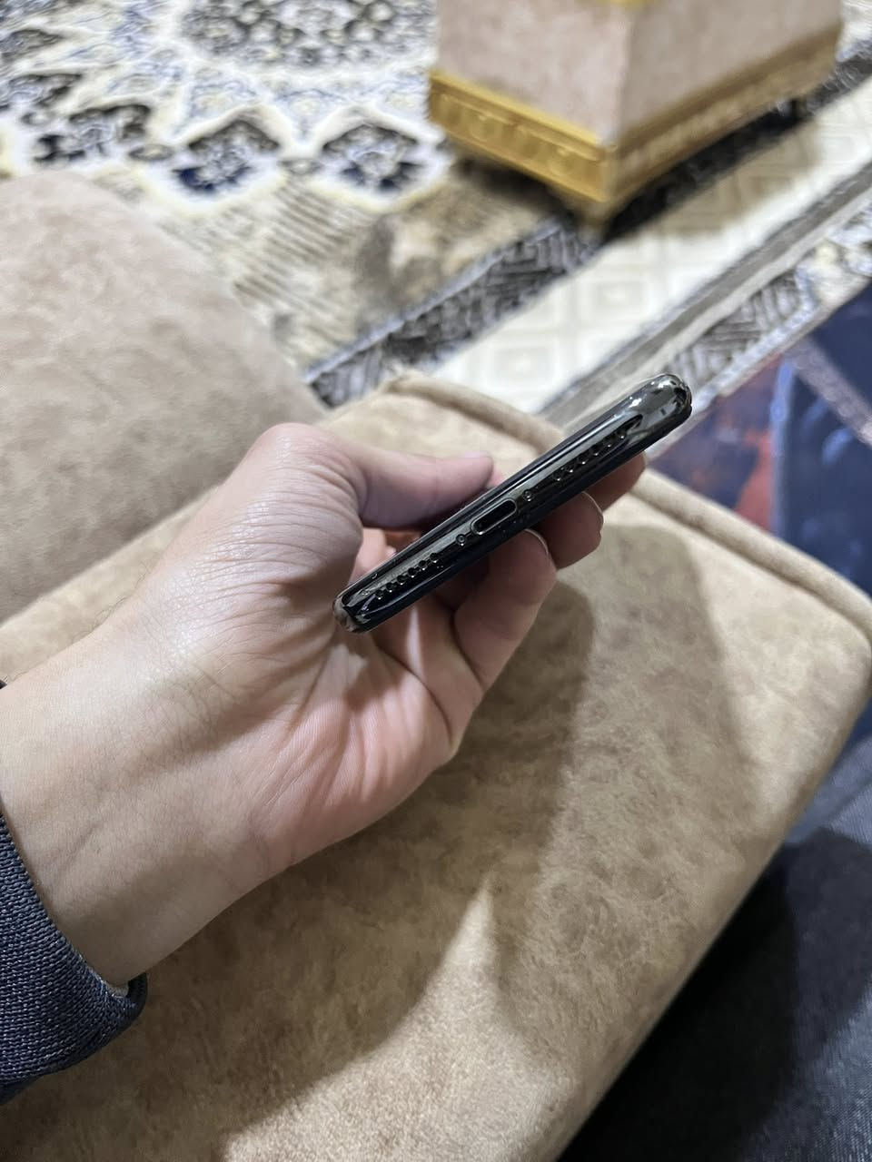 السلام عليكم ايفون اكس إس اسود مبدل شاشه وضهر مفطور بطاريه بل حاسبه 81 وبل جهاز مرفوعه 100 جهاز كلش حلوه واستخدام شخصي ببجي 60فريم السعر 175بي مجال 
رقم الهاتف *********** 
مكان حصيبه الشرقيه
