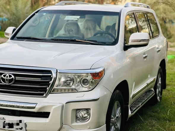 لاندكروز 2013( بريم ) اصلي  رقم بغداد  الدولي الجديد
بسمي    GX.R
مكفوله كفاله عامه
محرك 6 سلندر ماشية 165 ألف كم
سياره فول مواصفات 1/1                   
المواصفات
فتحه
طفايه
مري شفط
مري قلاب
كامره خلفية
حساسات
بلوتوث
ثلاجة
ايكو
لد نهاري
تحكم استيرن
كشن  السياق كهربائي  3 حركات 
تشغيل عن بعد 
تقفيل جام
اشاير ترحيب 
بصمات ابواب 
8 ايرباكات
ثلاث قطع تبريد
دوسات ليزريه 
زراكات لايت  
للسعر ٣٧٥ ورقة وبيها مجال )  
جداد كير ومحرك كفالة 
 ملاحضة / الشراي يجي يشوف السيارة ويقتنع وعيوني اله والي ما عاجبته يترك كلمة طيبة واني الممنون وتحياتي للجميع الاخوة
للاستفسار على الرقم
***********
