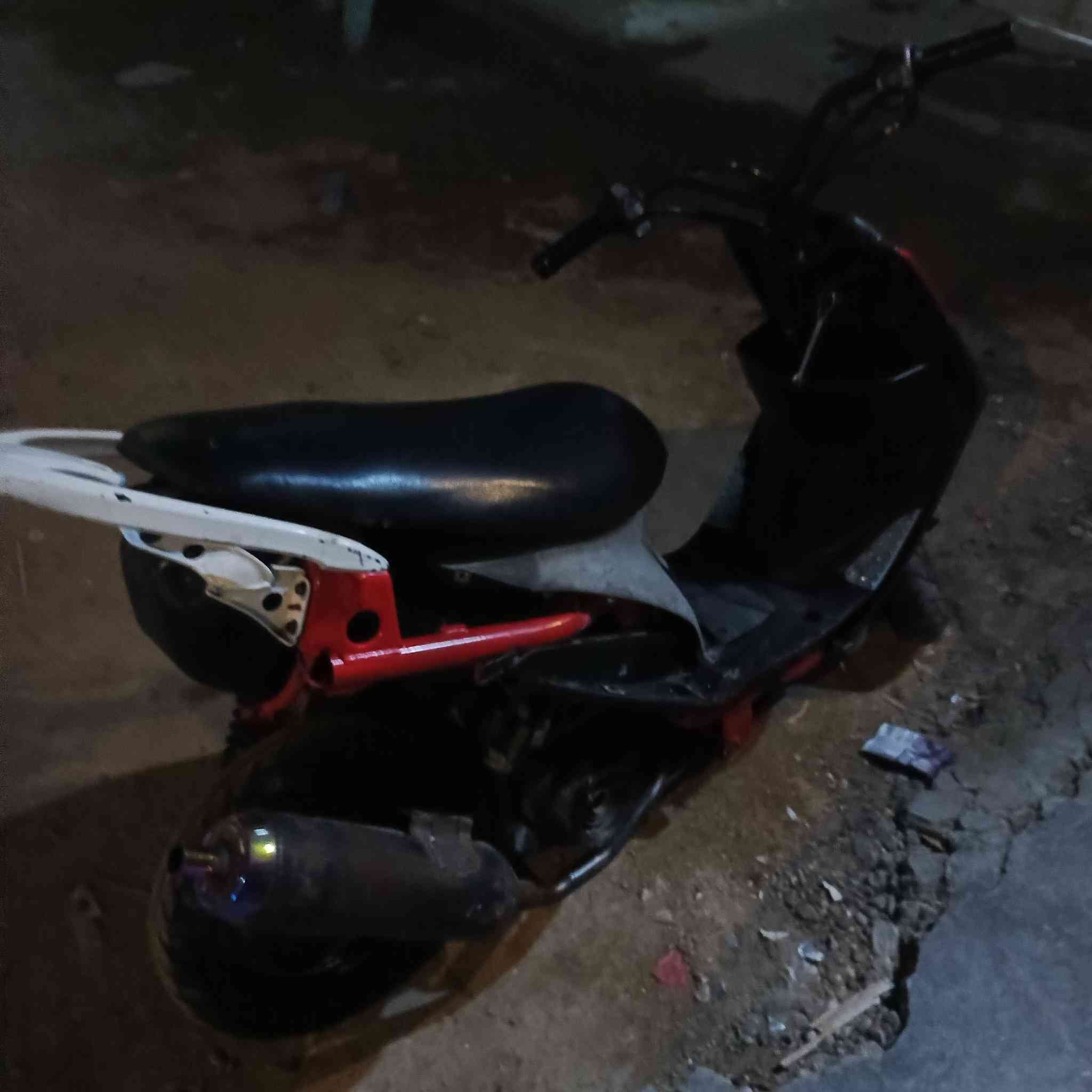 السلام عليكم دراجه مال لعب ماكينه كلش حلوه سعر 300 وبيها مجال شيء بسيط العنوان بغداد***********
