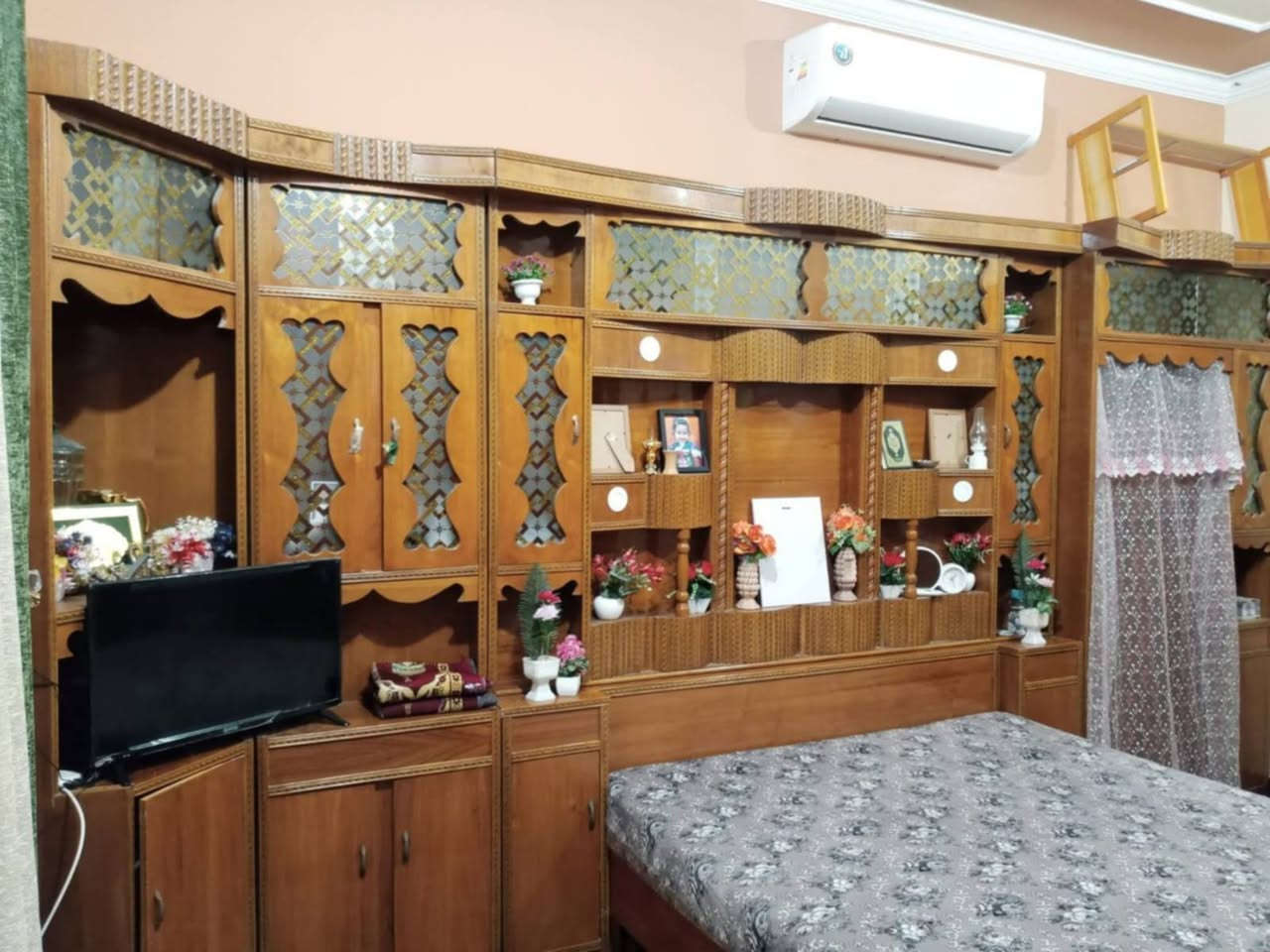 للبيع غرفه نوم  مع دوشك سعر ٨٥٠ وبيه مجال ع خاص 
الخالدية الصديقيه 
*********** للاستفسار
