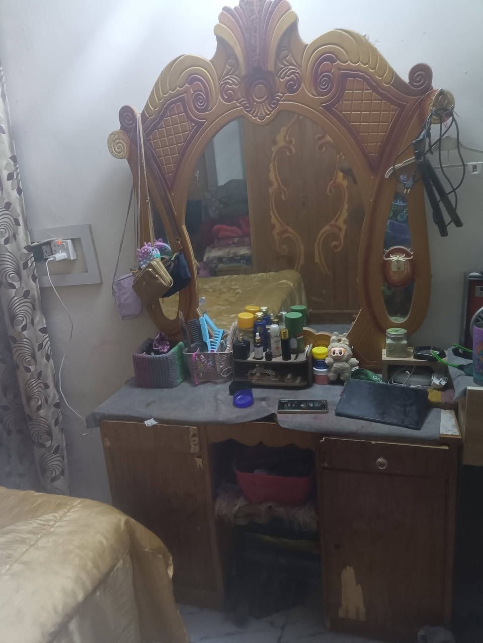 غرفه   سعر ٤٠٠ وبيه مجال رقم وتساب ***********
