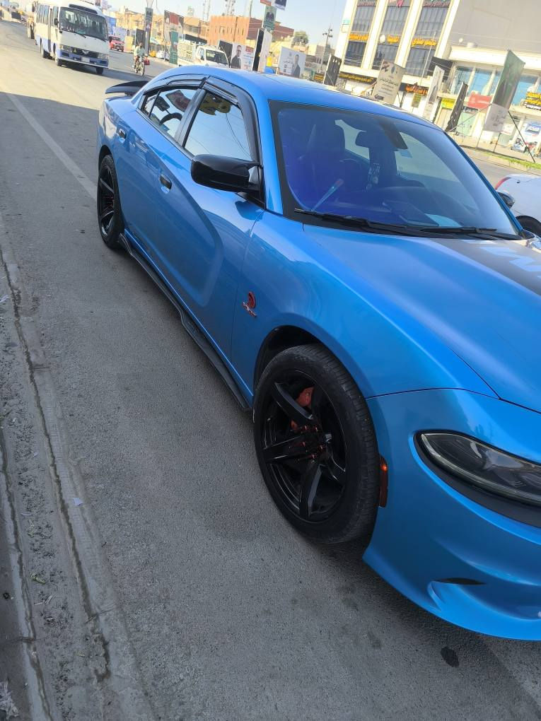 جارجر 19بلاص فول
ظرر جاملغ خلفي وقبق صندوق مبدل بلادي 

بدون بارد بدون شخوط لوك سياره 

محرك كير كفاله ماشيه 42ميل 
محرك 3600

*********** كركوك, العراق
