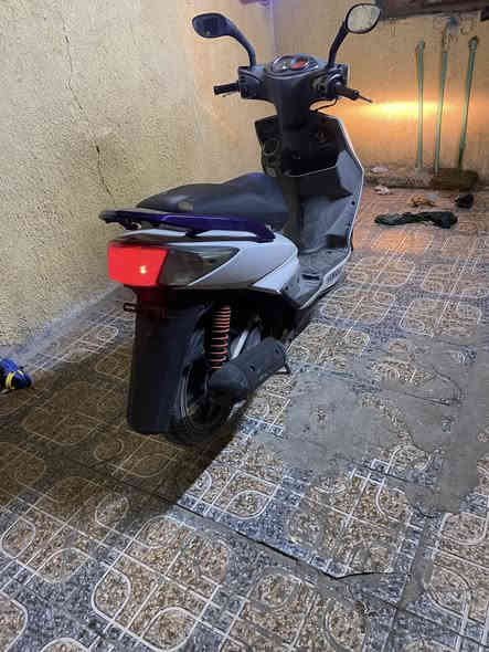 سلام عليكم دراجة سكنس فحل صارلها اسبوع نازله من الحاوية 
دراجة مكفولة كفالة عامة اشاير دشبول الكتروني اشارت مري كله شغال 
العنوان الدورة/ابو دشير
السعر 900 الف  وبيها مجال حك الجيه 
***********
