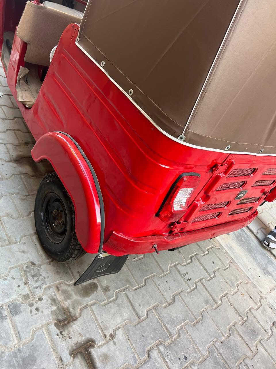 تكتك لبيع موديل ١٨مصبوغه عام محرك عشرين اوراق كفاله لترقيم بيها صالنصه تجاريه يعني تعبانه يرادلها وحده جديده فقط سعرها ٣ونص وبيها مجال قليل مكاني سبع قصور رقم ***********
