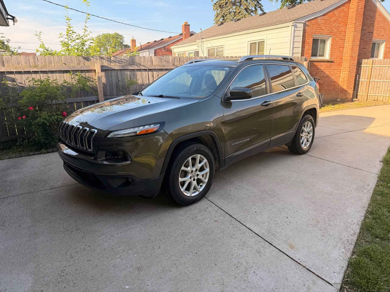 2016 Jeep Cherokee, 4 x 4, bag up ￼ camera, remote, star set tire new car is very clean drive smooth nice car rebuilt title Garden City, MI


**إذا كنت صاحب هذا الإعلان وتريد حذفه لأي سبب، رجاءا أرسل رسالة إلى الدعم الفني**