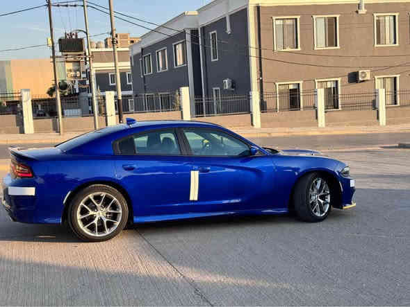 سلام عليكم 
دوج جارجر 2022 gtكلين تايتل مكينة 3600 مواصفات 

شاشه كبيره 
شفتات ستيرن 
تشغيل عن بعد 
كشن كهربائي وحضن 
حساسات خلفية
دكمة سبورت 
باقي مواصفات gt المعروفة 
صدر كلة ع وضع الشركة كير مكينة جديد ماشية 65 مايل بدون صبغ وبدون تعديل طخم تواير قبل اسبوع شادلها سنوية جديدة باسمي شرط تحويل السيارة كلها على وضع الشركة 
سعر 280 
مكان زاخو رقم 
*********** Singapore
