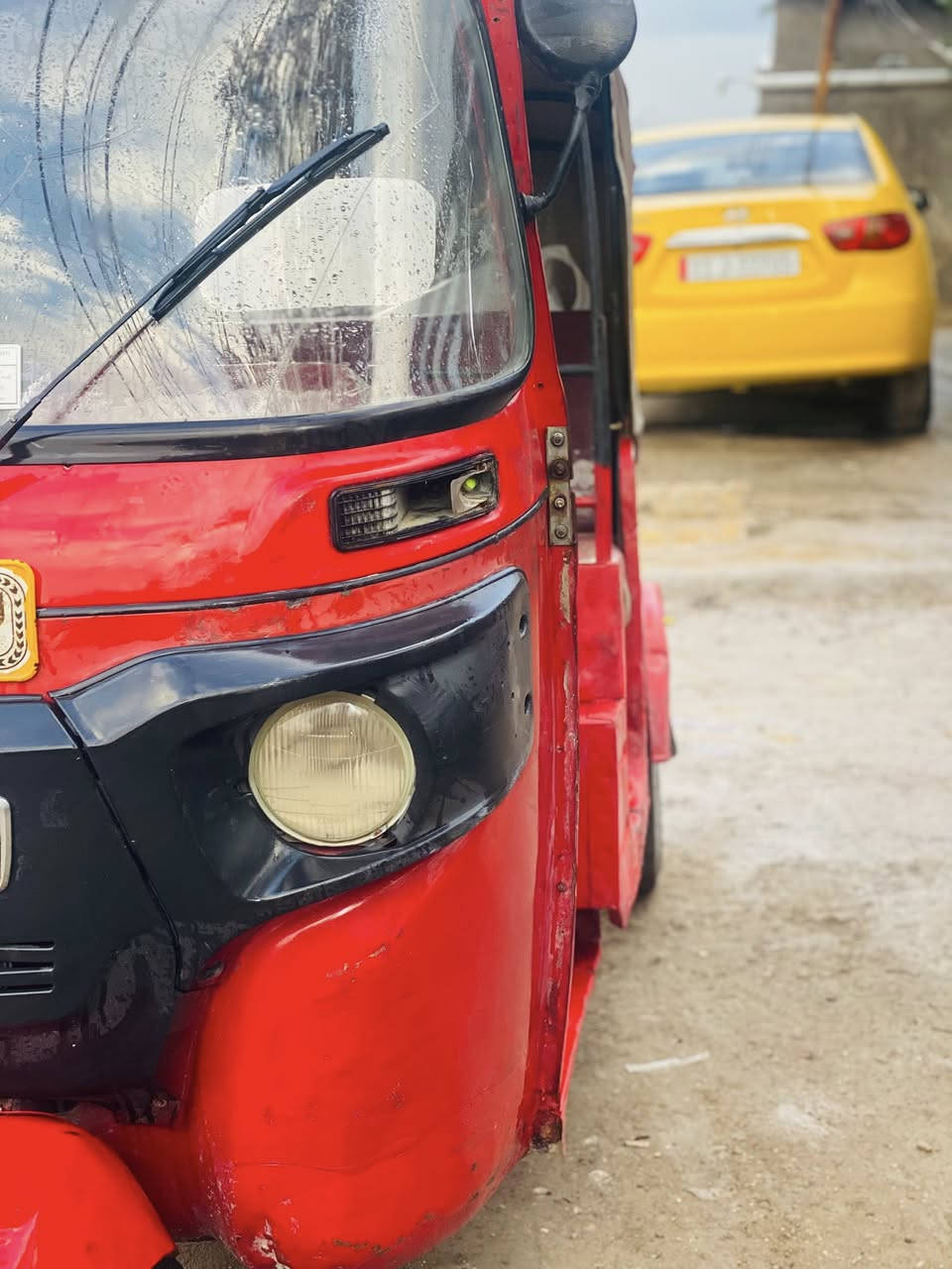 السلام عليكم تك تك البيع موديل 17 محرك 20 نضيف اوراق كامله تكفلك بيهن مكاني بغداد الدوره ابو الديشير السعر / 3 ملاين وبيها مجال الشراي الرقم ***********
