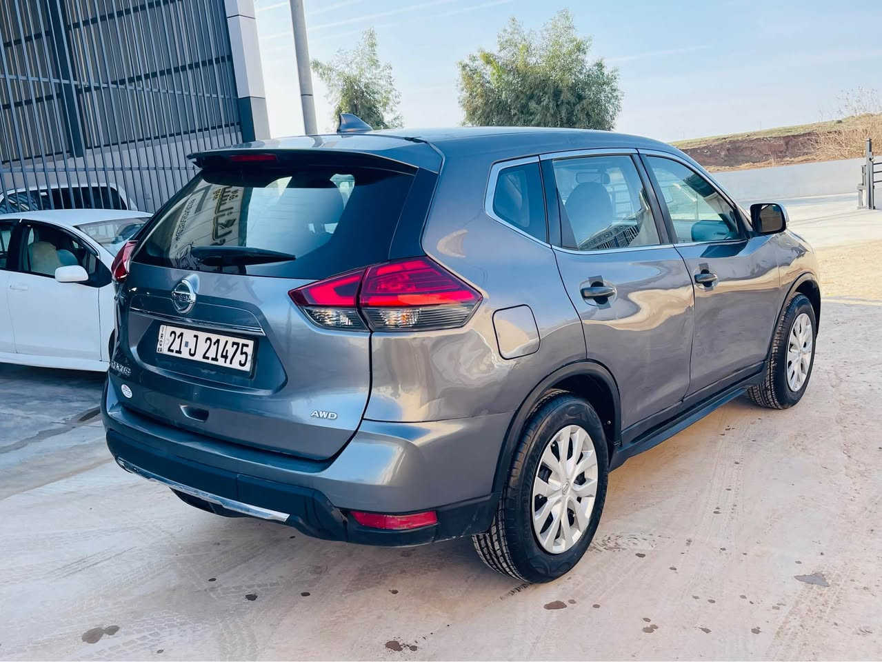 ***********
نیسان رۆگ 2017 گیرومکینە و تە   بریت و تە قە ورە قە بە شەرت ٤تایە ویلی نویە سە نە ویتازە یە هە زە یتازە  یە رە قە م یتازە یە سە یارە کە حیزام بویاخە پیش و پشتی دە عمی نیە بە س چامرغه كي دواوه ي لا ي سايه  ق ليدراني هه يه له گه ل ناو ده رگاي پيشه وه لا ي سايه ق ليداني هه يه  سه ياره كه زور خاوينه  زور بي كيشه يه 
130گه لا و كه ميك مه جال  
تيبيني : سه ياره كه ئيمن نيه ئه و ره قه مه ئي ساحيبيتي ته له فون بو ئه و ره قه مه بكه كويسينجاك, أربيل
