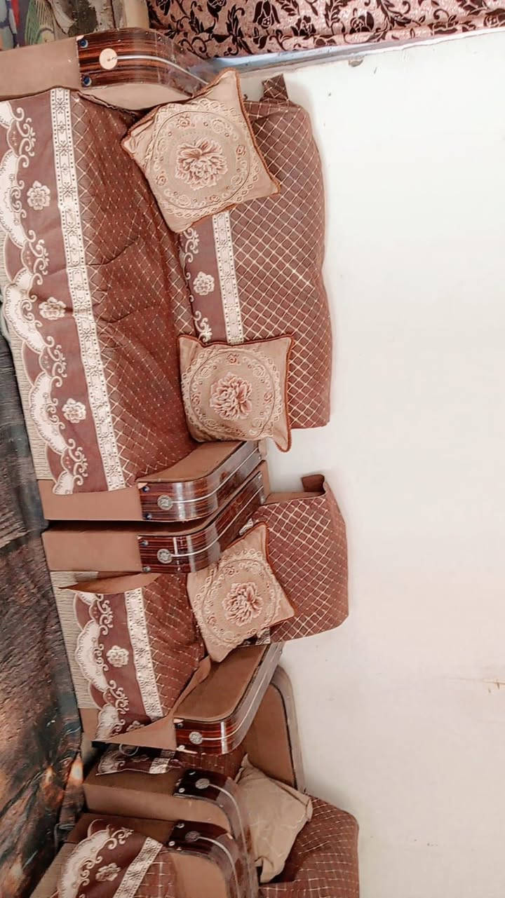 تخم  عشر مقاعد ٢٥٠ نضيف  مكان حي الفرات يم طاقة بي مجال بيع مستعجل


**إذا كنت صاحب هذا الإعلان وتريد حذفه لأي سبب، رجاءا أرسل رسالة إلى الدعم الفني**